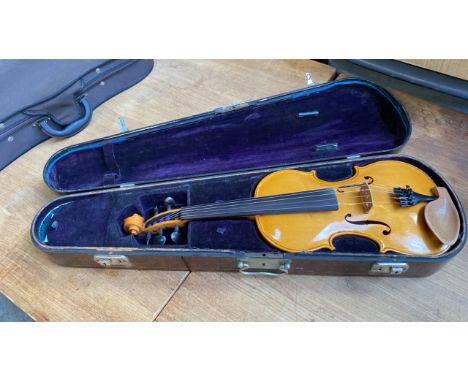  Sale Item:    CASED 5 STRING VIOLIN   Vat Status:   No Vat   Buyers Premium:  This lot is subject to a Buyers Premium of 15%