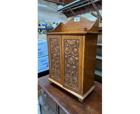  Sale Item:    SMALL OAK 2 DOOR CABINET (AF)   Vat Status:   No Vat   Buyers Premium:  This lot is subject to a Buyers Premiu