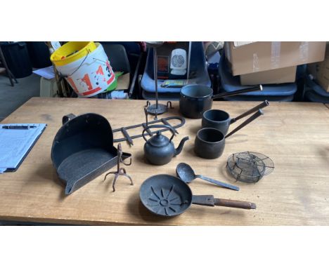  Sale Item:    BOX MIXED METAL WARE (AF)   Vat Status:   No Vat   Buyers Premium:  This lot is subject to a Buyers Premium of