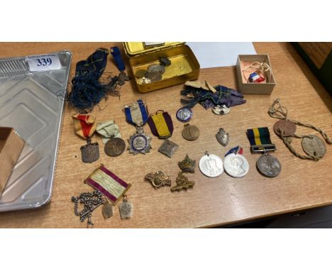  Sale Item:    BOX ASSORTED BADGES MEDALS &amp; BUTTONS ETC (AF)  Vat Status:   No Vat   Buyers Premium:  This lot is subject