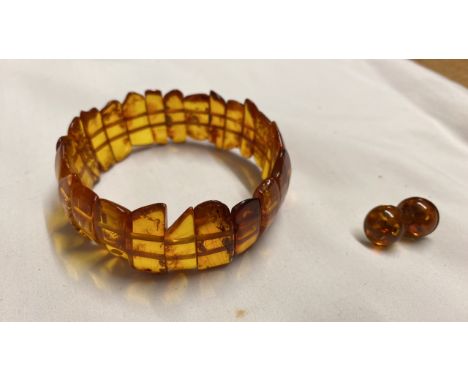  Sale Item:    BRACELET &amp; EAR RING   Vat Status:   No Vat   Buyers Premium:  This lot is subject to a Buyers Premium of 1