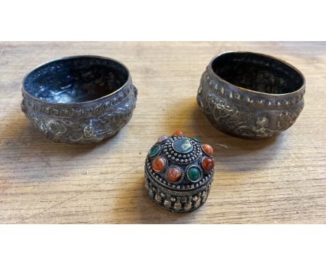 Sale Item:    WHITE METAL BOWLS &amp; TRINKET BOX   Vat Status:   No Vat   Buyers Premium:  This lot is subject to a Buyers 