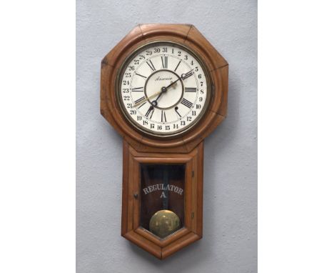 Wanduhr, sog. "Office calendar". Marke Ansonia clock Co. New York. Holzgehäuse. Oktagonale Zifferblattumrandung. Weiß lackier