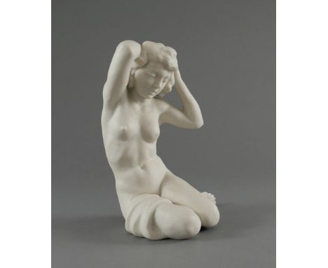 Sitzender weiblicher Akt. Sign. K(arl) Tutter. Biskuitfigurine. Hutschenreuther. H 21 cm