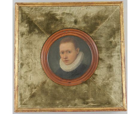 Portrait eines jungen Mannes mit Mühlsteinkragen. Öl/Holz (auf Siegelkapsel). Niederlande, spätes 16. Jh. Ø 8 cm. R