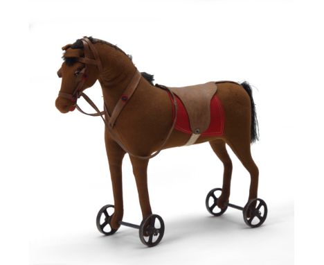 Steiff-Pferd auf vier Eisenrädern. L 35 cm