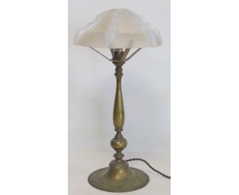 Arts &amp; Crafts brass table lamp with knopped baluster column on domed circular foot, with moulded French opalescent glass 