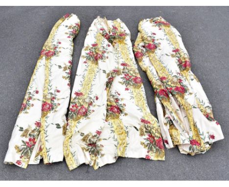 Two pairs of lined and interlined floral curtains, both pairs with a drop approx 235cm, one pair with a gather approx 80cm, t