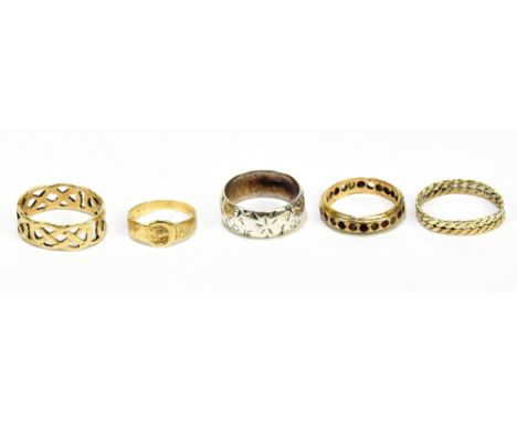 Two 9ct yellow gold ring, (3.37g), two unmarked yellow metal rings (4.6g), and a white metal ring (5.13g) (5).