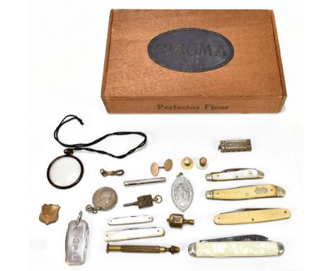 An assortment of collectors' items including a hallmarked silver mounted pen knife, together with further penknives, a miniat