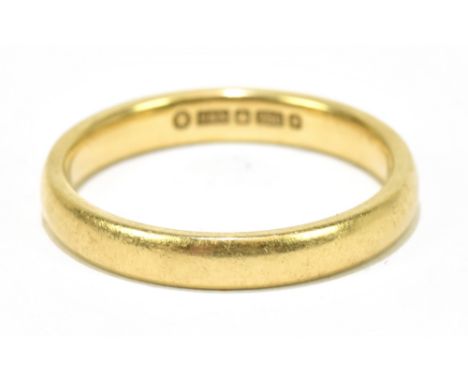 An 18ct yellow gold wedding band, approx size L, approx weight 3.4g.Additional InformationLight scuffs and scratches.