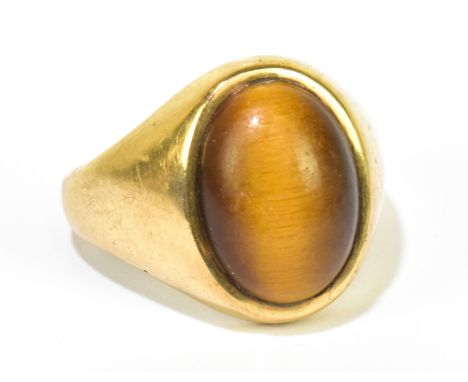 A 9ct gold gentleman's signet ring set with tiger's eye, ring size T 1/2, approx. 9.2g.Additional InformationThe ring has bee