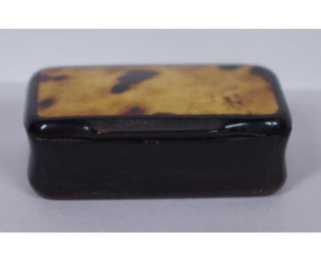 Antique papier mache snuff box 6.3cm wide