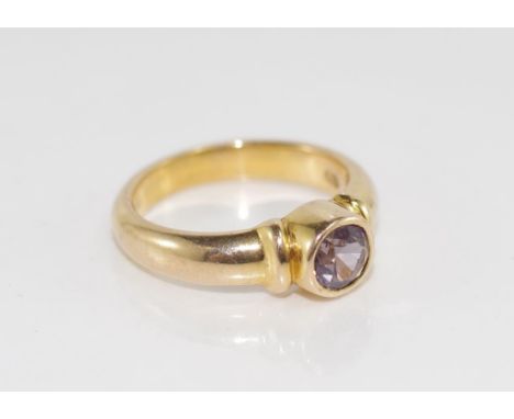 9ct yellow gold gemset ring stamped 375, size 4-5 / I, weight 3.9gms.