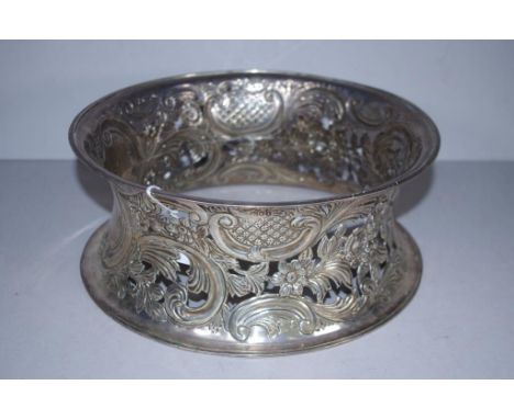 Edwardian sterling silver bowl or plate stand London 1904, pierced foliate decoration. Possibly used as a base for a serving 