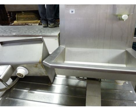 *A STAINLESS STEEL TEKNOMEK HYGIENOX KNEE OPERATED WASH HAND BASIN and a Syspal stainless steel knee operated corner wash han