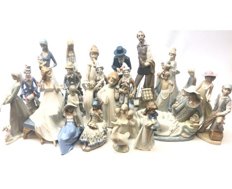 Twelve Nao figures and a quantity of similar Spanish figures and other similar figures (qty) Condition Report Click here for 
