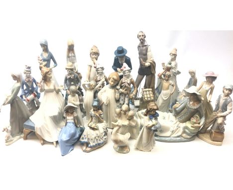 Twelve Nao figures and a quantity of similar Spanish figures and other similar figures (qty) Condition Report Click here for 