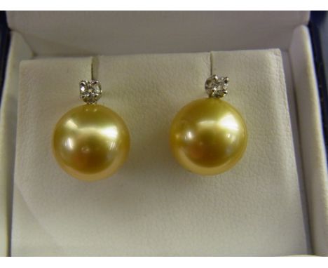 A pair of cultured pearl and brilliant-cut diamond ear studs - Cultured pearls approx 10.5mm - Butterflies stamped 750 - Weig