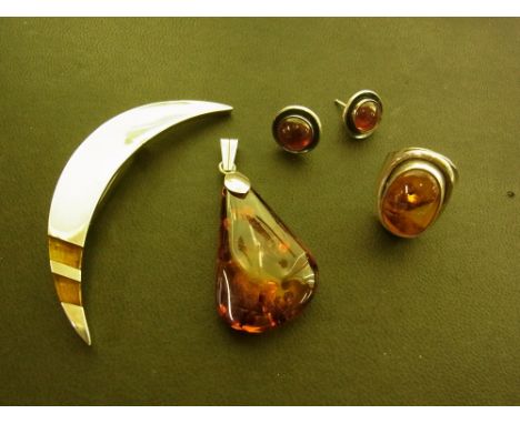 An assortment of amber-set jewellery - To include a ring, pendant, pair of earrings and a brooch - Three with marks indicatin