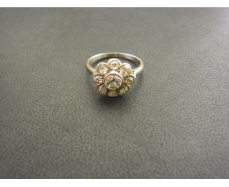 An early 20th century 18ct gold old-cut diamond daisy cluster ring - Estimated total diamond weight 1.0ct - Estimated K-L col