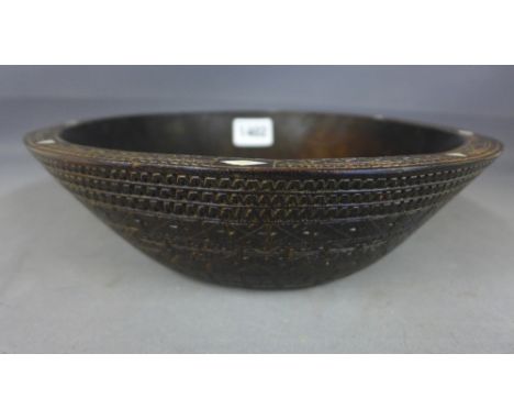 An Eastern carved hardwood and mother of pearl inlaid oil bowl - Diameter 25.5 cm
Condition report:  No obvious faults
 