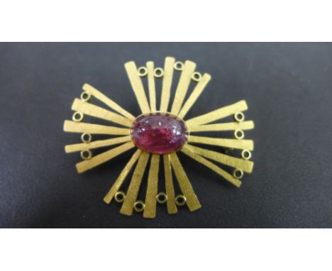 An 18ct gold ruby cabochon abstract openwork brooch - Hallmarked Birmingham - Length 5.5cms - Weight approx 14.9gms
Condition