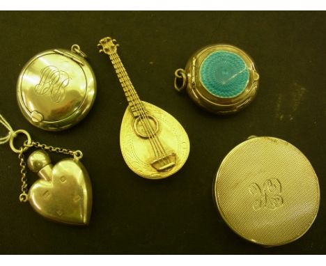 A silver hear shape pendant perfume bottle, a silver and enamel pendant compact, two other silver compacts and a silver Mando
