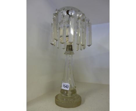 A drop lustre table lamp - Height 40 cm 
Condition report: General overall minor chips