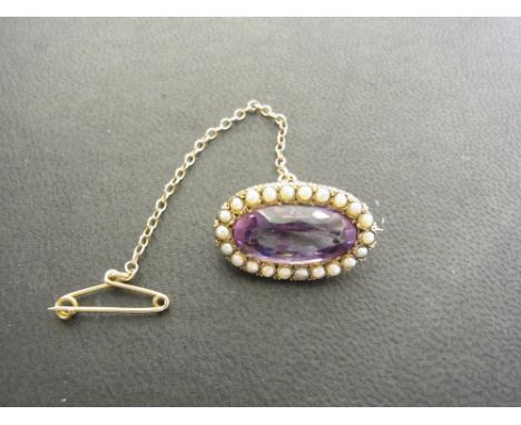 An early 20th century gold amethyst and seed pearl cluster brooch - Length 2.2cms - Weight approx 4.6gms
Condition Report: Go