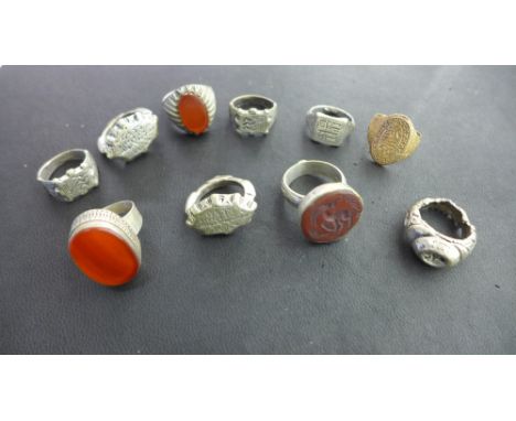 Ten Islamic rings
Condition report:  This is an Antique item so has normal wear or damage consistent with age and usage