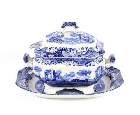 A large quantity of Copeland Spode Italian pattern dinner and tea ware, to include soup tureen, vegetable tureens, cups, sauc