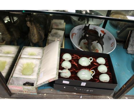 A jade vase, cover and stand, boxed and other oriental wares.