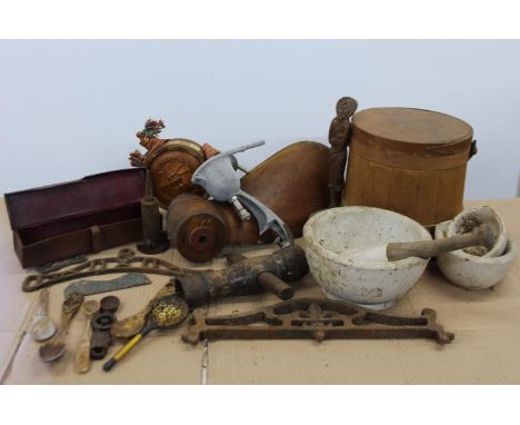 Bygone tools, collectables and accessories, various mortars, pestle, part propeller, 50cm high, other items, etc.  (a quantit