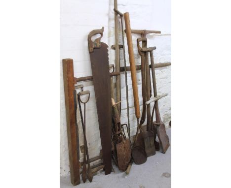 Various heavy duty and other tools, large wooden clamp, 111cm wide, a top dog saw, various hand tools, early 20thC gripe, pea