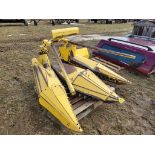 New Holland 824 Corn Head