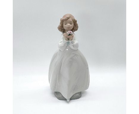 Handcrafted porcelain, young girl in dress with bouquet of flowers. Nao backstamp. Artist: Francisco PolopeIssued: 2003Dimens