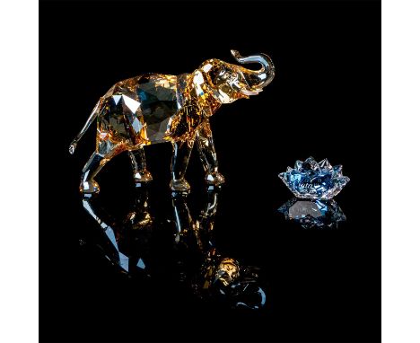 Enchanting lead crystal figure that shines in a crystal light sand with frosted tusks. This piece was the SCS annual edition 