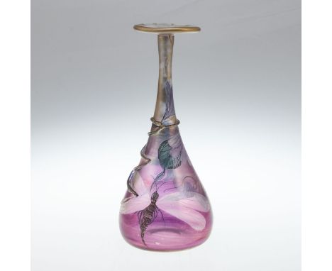 Enghalsvase aus der Unikatserie "Poesie in Glas"Glashütte Eisch, Frauenau 1986. - Blüten mit Libelle (?) - Farbloses Glas. In
