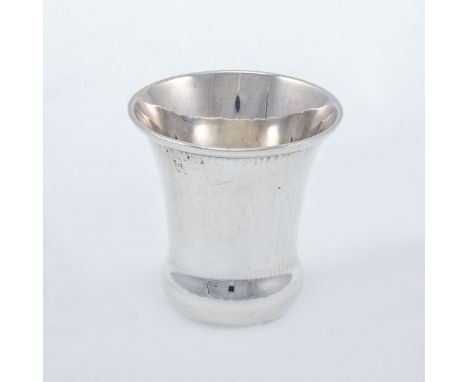 Art Deco BecherGeorg Jensen/Kopenhagen/Dänemark, um 1915/32. 925er Silber. Punzen: Herst.-Marke, 925, 391A. H. 5,8 cm. Gew.: 
