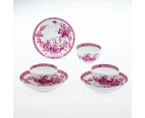 Je 3 Koppchen und UnterschalenMeissen, 1760-1774. - Gebrochener Stab: Garbenmuster - Porzellan, weiß, glasiert. In Purpur-Cam