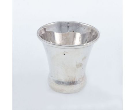 Art Deco BecherGeorg Jensen/Kopenhagen/Dänemark, um 1915/32. 925er Silber. Punzen: Herst.-Marke, 925, 391. H. 5,8 cm. Gew.: 2