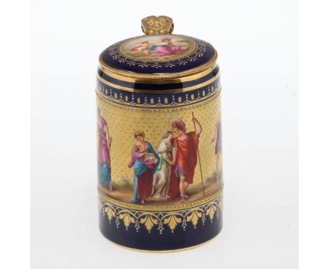 Kleiner Walzenkrug - Angelika KauffmanWien, Ende 19. Jh. Porzellan, weiß, glasiert. Kobaltblauer Fond. Goldgrund mit Reliefpu