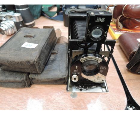 An 1918 N&G Sibyl plate floating camera with two packs of plates, NoA673