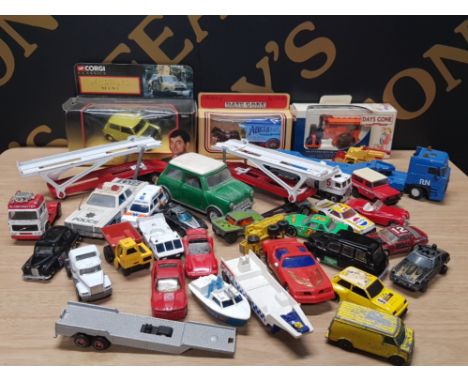 A BOX OF MISCELLANEOUS DIE CAST VEHICLES INCLUDES CORGI MATCHBOX ETC