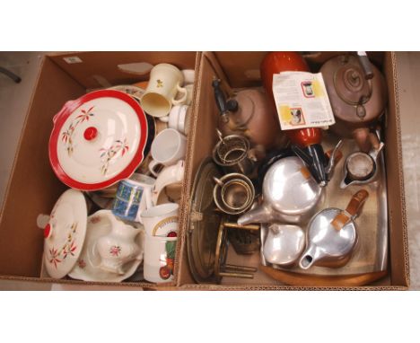 Mixed collection of ceramic items to include large Wedgwood seriesware platter, similar decorative wall plates, mid century p