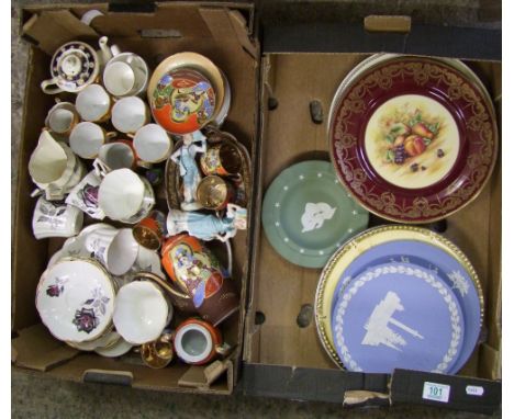 Mixed collection of ceramic items to include Wedgwood Jasperware items, Aynsley Orchard Gold cabinet plates, decorative Minto