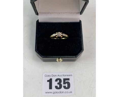 18k gold ring with centre diamond approx 0.05ct, size K, w: 2.7 gms