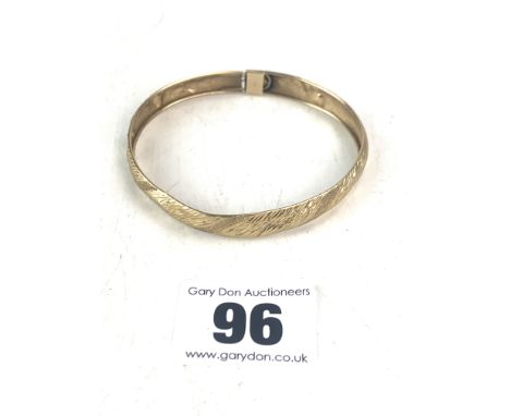 9k gold bangle, w: 3.9 gms