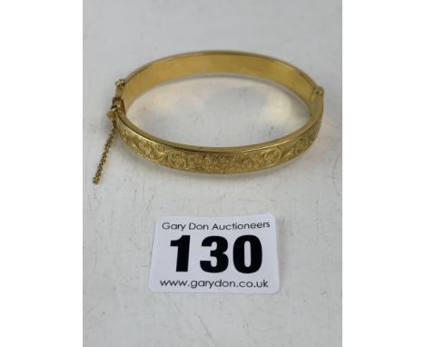 9k gold embossed bangle, w: 9.3 gms